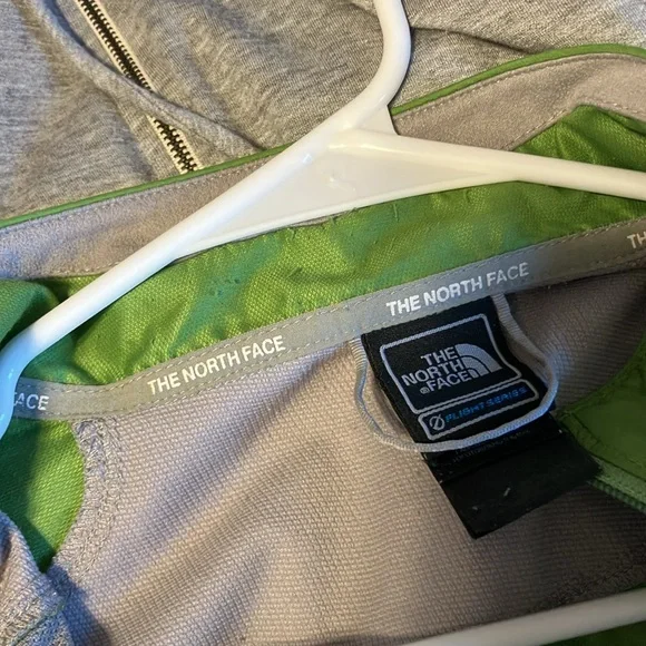 The North Face Women's Green Jacket - Picture 3 of 3